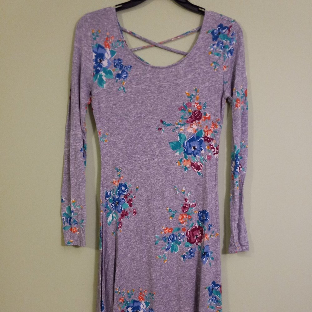 Casual flowy floral dress with lace up back
